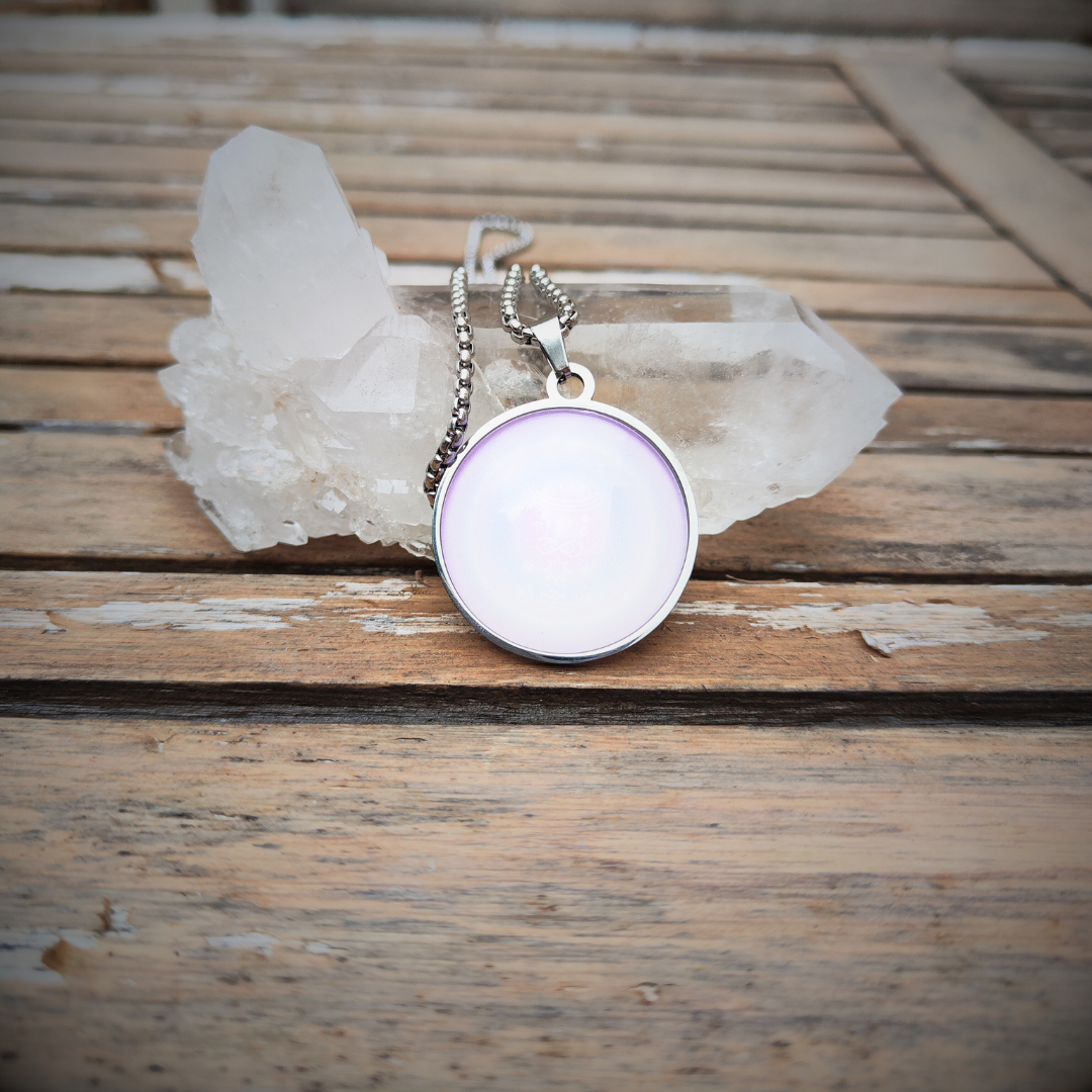 Colgante Auralis-1ɣ: Protector de la frecuencia Diamantina Cristal Arcoiris